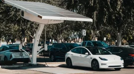 Baterai mobil listrik menjadi komponen penting yang menentukan jarak tempuh dan usia kendaraan.(Foto : Pexels/Kindelmedia)