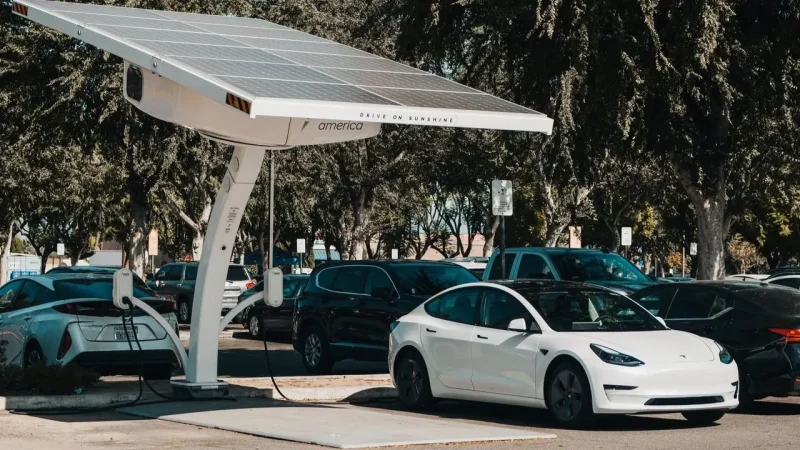 Baterai mobil listrik menjadi komponen penting yang menentukan jarak tempuh dan usia kendaraan.(Foto : Pexels/Kindelmedia)