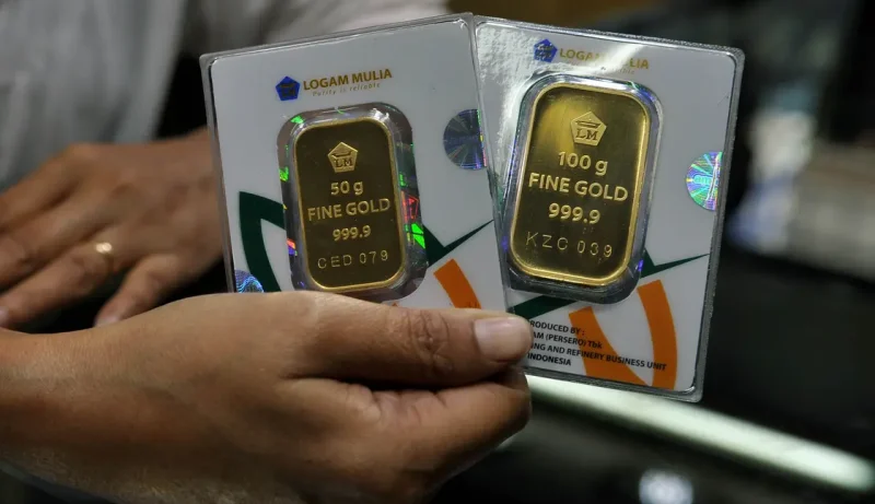 Harga emas Antam turun Rp 13.000 per gram pada Jumat (30/10/2026).(Foto : Liputan6.com/Johan Tallo)