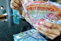Rupiah melemah terhadap dolar AS di tengah tekanan pasar domestik dan ketegangan geopolitik global.(Foto : Liputan6.com/Angga Yuniar)