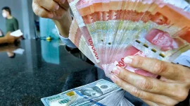 Rupiah melemah terhadap dolar AS di tengah tekanan pasar domestik dan ketegangan geopolitik global.(Foto : Liputan6.com/Angga Yuniar)