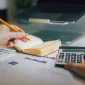 Financial wellness membantu seseorang mengelola keuangan, menyiapkan dana darurat, dan merencanakan masa depan.(Foto : unsplash.com)