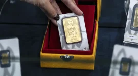 Harga emas batangan Antam naik Rp7.000 menjadi Rp2.572.000 per gram pada Sabtu, 17 Oktober 2026.(Foto : Liputan6.com/Johan Tallo)