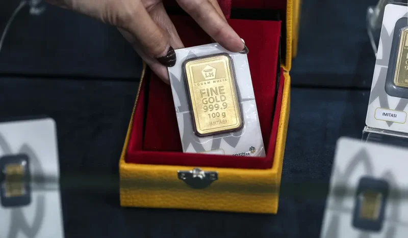 Harga emas batangan Antam naik Rp7.000 menjadi Rp2.572.000 per gram pada Sabtu, 17 Oktober 2026.(Foto : Liputan6.com/Johan Tallo)