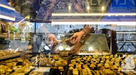 Daftar harga emas perhiasan Raja Emas dan Laku Emas, Rabu 28 Oktober 2026.(Foto : CHAIDEER MAHYUDDIN/AFP)