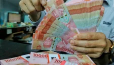 Rupiah melemah ke Rp18.080 per dolar AS pada penutupan perdagangan Jumat (23/10/2026).