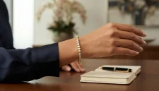 Model gelang emas elegan dan mewah.Foto: AI Generated