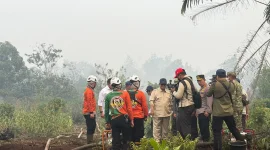 Prabowo meninjau kebakaran hutan dan lahan di Kalimantan Barat, Sabtu (22/8/2026). (Liputan6.com/Lizsa Egeham).
