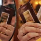 Harga emas Antam pada Minggu, 18 Oktober 2026, bertahan di Rp 2.572.000 per gram.(Foto : Liputan6.com/Angga Yuniar)