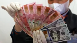 Rupiah menguat ke Rp18.141 per dolar AS pada perdagangan Kamis.(Foto : Liputan6.com/Johan Tallo)