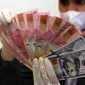 Rupiah menguat ke Rp18.141 per dolar AS pada perdagangan Kamis.(Foto : Liputan6.com/Johan Tallo)