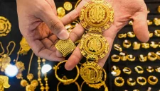 Daftar harga emas perhiasan berdasarkan kadar karat pada Kamis, 29 Oktober 2026. (Foto : CHAIDEER MAHYUDDIN/AFP)