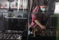 Harga emas batangan Antam menguat Rp 10.000 per gram.(Foto : Liputan6.com/Angga Yuniar)