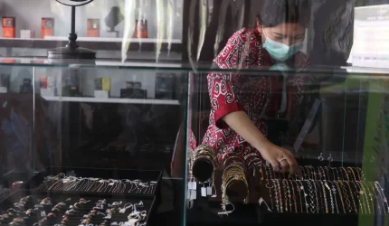 Harga emas Antam hari ini naik menjadi Rp 2.550.000 per gram pada 27 Oktober 2026.