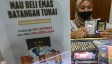 Harga emas Galeri24, Antam, dan UBS di Pegadaian turun pada Jumat (23/10/2026).(Foto : Liputan6.com/Angga Yuniar)