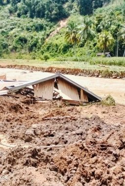 Banjir Pesisir Selatan, Ribuan Warga Terdampak, Jalan Terputus