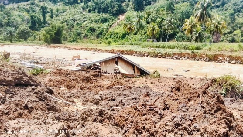 Banjir dan longsor melanda Pesisir Selatan, Sumatera Barat. ( Foto indojati)