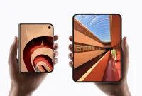 Tampilan iPhone Duo dalam keadaan terbuka dan tertutup. (Apple Newsroom)