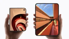 Tampilan iPhone Duo dalam keadaan terbuka dan tertutup. (Apple Newsroom)