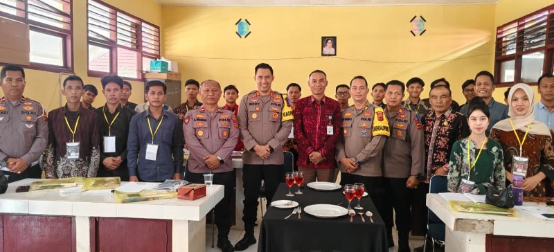 tanggal nya gabung
Kapolres Kerinci AKBP Hernawan Rizky Yudhantoro saat menyosialisasikan program POLIRAN di BLK Kabupaten Kerinci, Kamis (29/10/2026).