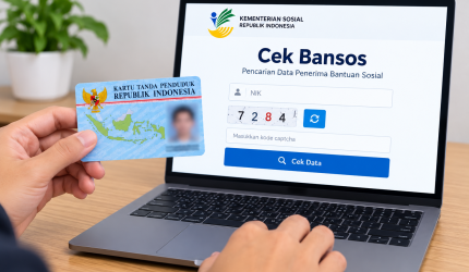 Cek desil bansos online menggunakan NIK KTP melalui laptop.