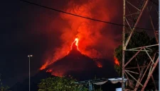 Kebakaran hutan melanda kawasan Gunung Arjuno-Welirang, Pasuruan.