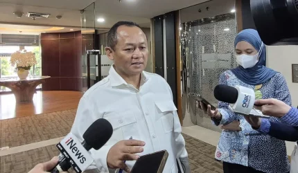 Menteri Perindustrian Muhammad Sarmuji memberikan keterangan kepada wartawan usai menerima audiensi asosiasi industri di Kantor Kemenperin, Jakarta Selatan, Rabu (14/10/2026). Tirto.id/Qanitateks Apakah Anda menyukai kepribadian ini?