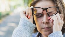 Paparan sinar UV, diabetes, dan penggunaan obat tertentu dapat meningkatkan risiko katarak pada usia muda.(Foto Ilustrasi : iStockphoto/Madrolly)