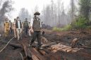 Menhut Raja Juli Antoni memantau penanganan kebakaran hutan dan lahan di Taman Nasional Tanjung Puting.(Foto : Kemenhut RI)
