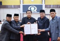 Ketua DPRD Hutri Randa memimpin Rapat Paripurna IV DPRD Kota Sungai Penuh.