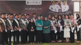 Sri Kartini Alfin saat membekali finalis Bujang Gadis 2026.