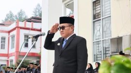 Wali Kota Sungai Penuh Alfin saat memimpin upacara peringatan Hari Kesaktian Pancasila 2026 di halaman Kantor Wali Kota Sungai Penuh, Kamis (1/10/2026).
