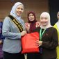 Sri Kartini Alfin bersama peserta Kelas Parenting Orang Tua PAUD Kota Sungai Penuh.
