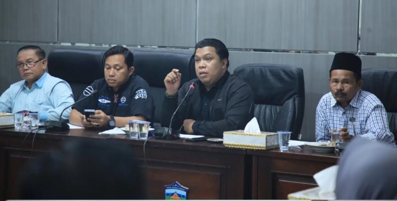Komisi II DPRD Sungai Penuh menggelar hearing terkait dugaan Pertalite bermasalah.