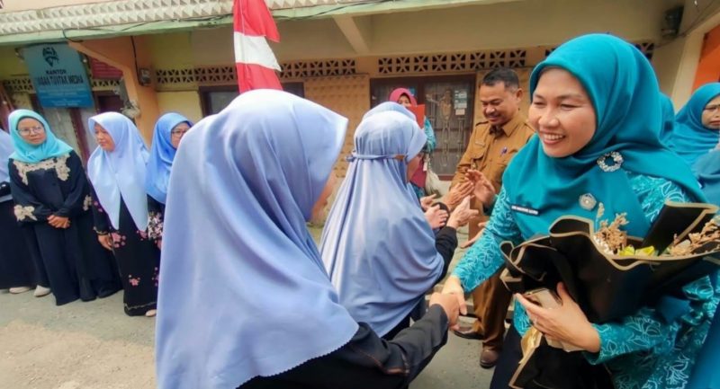 Sri Kartini Alfin saat menilai Lomba Ketapang Mas HATINYA PKK 2026.