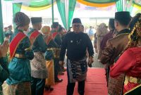 Wali Kota Sungai Penuh Alfin bersama Ketua TP-PKK menghadiri Rapat Paripurna HUT ke-27 Kabupaten Sarolangun, Senin (12/10).