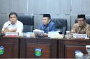 Ketua DPRD Hutri Randa memimpin rapat Bamus DPRD Kota Sungai Penuh, Kamis (15/10/2026).