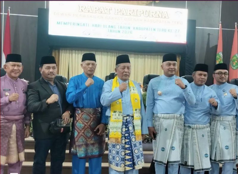 Wawako Azhar Hamzah menghadiri Paripurna HUT ke-27 Kabupaten Tebo.