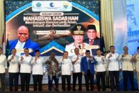 Wali Kota Sungai Penuh, Alfin, S.H., menghadiri penandatanganan MoU program HAM bersama Menteri HAM RI Natalius Pigai di Auditorium Chatib Quzwain, UIN STS Jambi, Rabu (14/10).