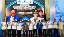 Wali Kota Sungai Penuh, Alfin, S.H., menghadiri penandatanganan MoU program HAM bersama Menteri HAM RI Natalius Pigai di Auditorium Chatib Quzwain, UIN STS Jambi, Rabu (14/10).