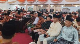 Wawako Sungai Penuh Azhar Hamzah bersama Ketua GOW Mawarti Azhar menghadiri Rapat Paripurna HUT ke-61 Kabupaten Bungo.(foto : Prokopim Kota Sungai Penuh)