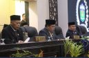 Wakil Wali Kota Sungai Penuh, Azhar Hamzah, menghadiri rapat paripurna pengucapan sumpah PAW anggota DPRD Kota Sungai Penuh, Selasa (20/10/2026).(Foto : Diskominfosta Sungai Penuh)