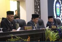 Wakil Wali Kota Sungai Penuh, Azhar Hamzah, menghadiri rapat paripurna pengucapan sumpah PAW anggota DPRD Kota Sungai Penuh, Selasa (20/10/2026).(Foto : Diskominfosta Sungai Penuh)