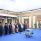 keteranagan foto singkat
Wakil Wali Kota Sungai Penuh Azhar Hamzah melantik 38 kepala sekolah SD dan SMP negeri, Selasa (20/10/2026).