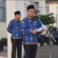 Sekda Alpian memimpin Apel Kerja Senin sekaligus mencanangkan Core Values ASN BerAKHLAK di Lapangan Kantor Wali Kota Sungai Penuh.(foto : Prokopim Kota Sungai Penuh)