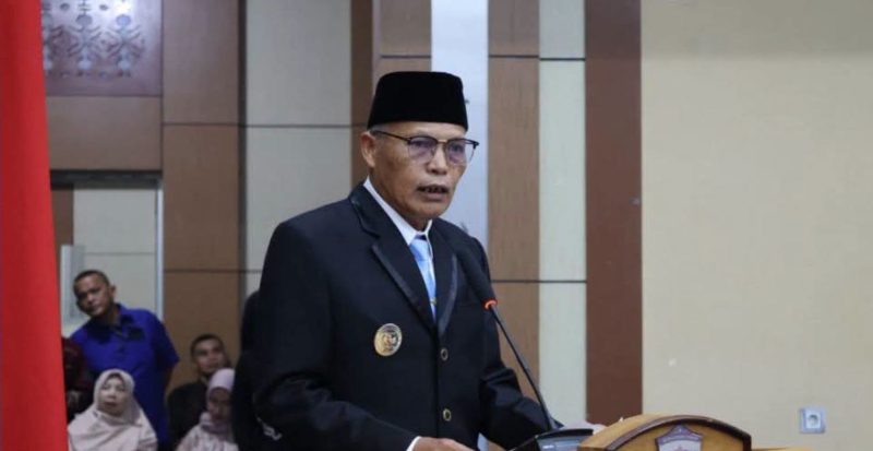 Wakil Wali Kota Sungai Penuh, Azhar Hamzah, melantik kepala sekolah SD dan SMP, Selasa (20/10/2026).