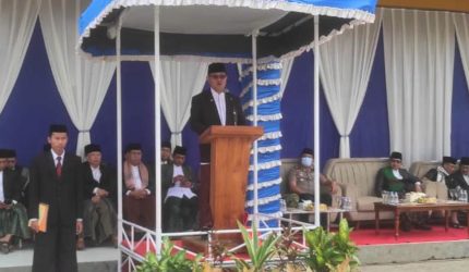 Dianda Putra memimpin upacara Hari Santri Nasional 2026 di Pondok Pesantren Arafah, Kota Sungai Penuh, 22 Oktober 2026.