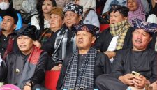 keterangan foto
Wakil Wali Kota Sungai Penuh Azhar Hamzah menghadiri penutupan Festival Budaya Kerinci 2026 di Dermaga Danau Kerinci, Minggu (25/10/2026).

