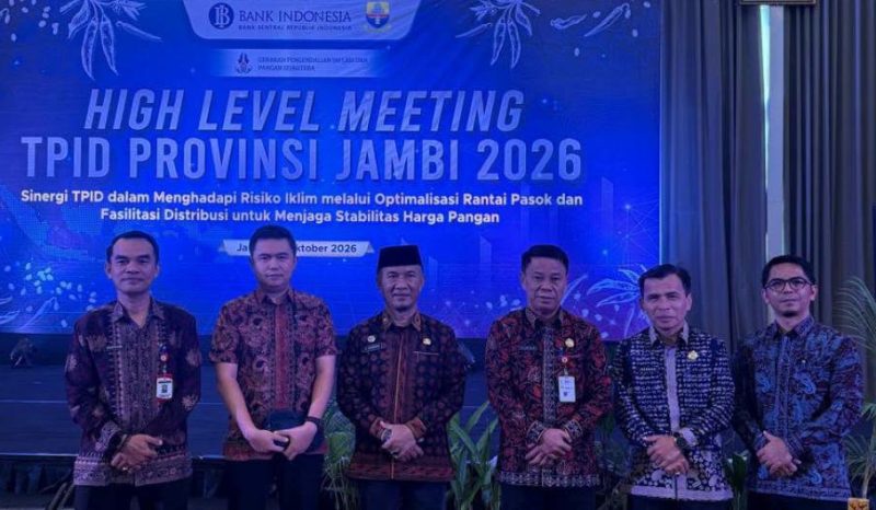 Sekda Alpian menghadiri HLM TPID Provinsi Jambi Semester II Tahun 2026 di Swiss-Belhotel Jambi.
