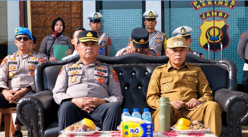 keterangan foto singkat
Wawako Azhar Hamzah menghadiri Apel Gelar Pasukan Aksi Patuh 2026 Polres Kerinci.